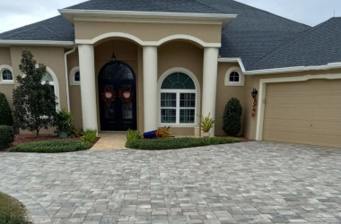Long-lasting paver sealing results in Florida showing a glossy finish that protects against UV rays and rain.