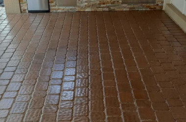 Long-lasting paver sealing results in Florida showing a glossy finish that protects against UV rays and rain.